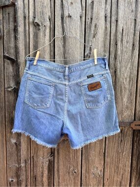 Vintage 1980’s Women’s Wrangler Soft Faded Blue Denim Shorts